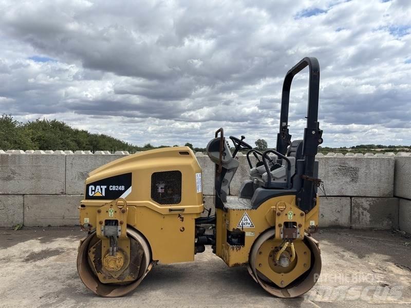 CAT CB24 B 雙輪滾壓機