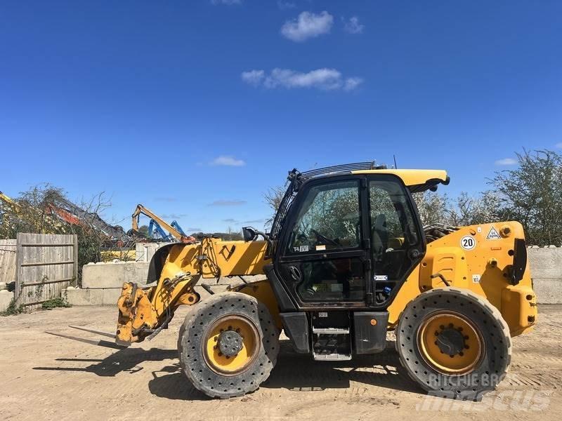 JCB 550-80 伸縮臂操作車