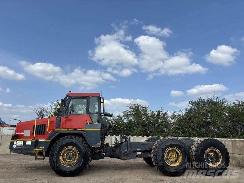 Komatsu HM300-1 鉸接式起吊車