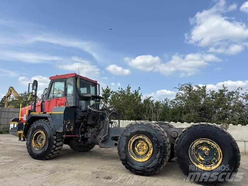 Komatsu HM300-1 鉸接式起吊車