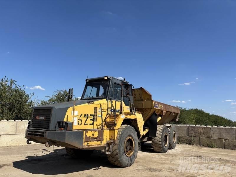 Komatsu HM300-1 鉸接式起吊車