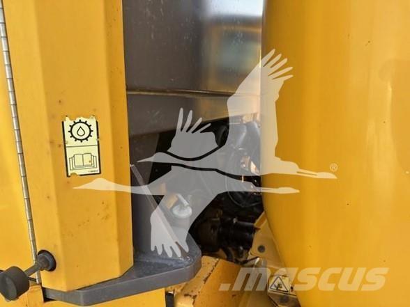 Volvo G976 平土機