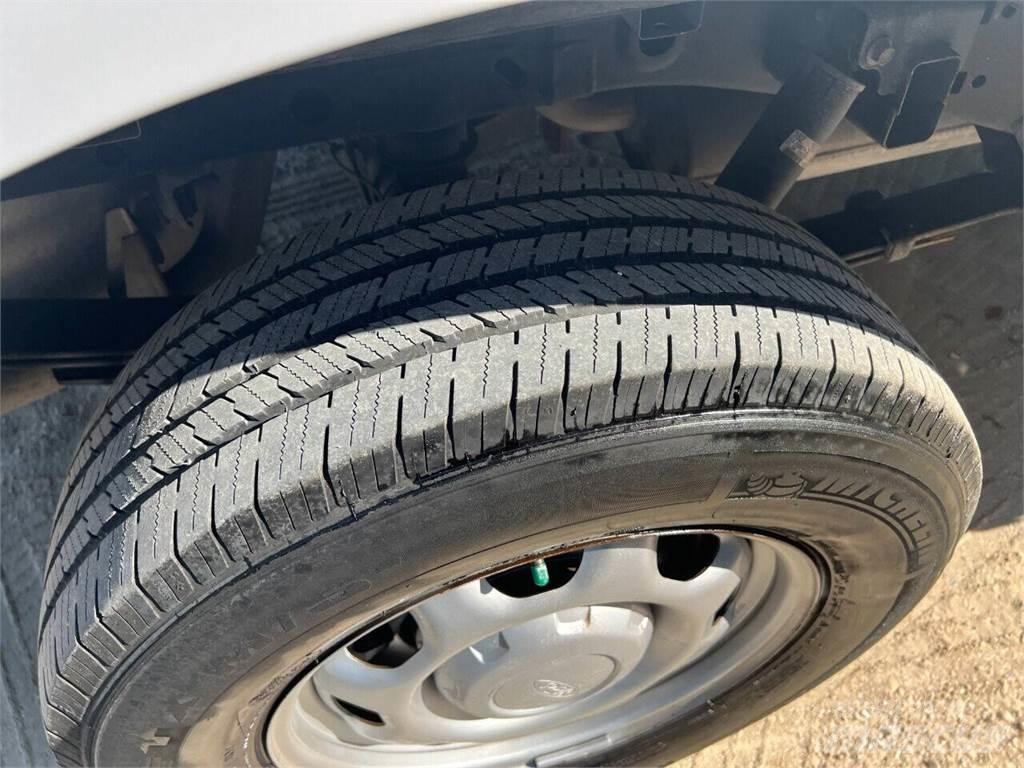 Ford F-150 皮卡.傳統半斗卡車/側卸板