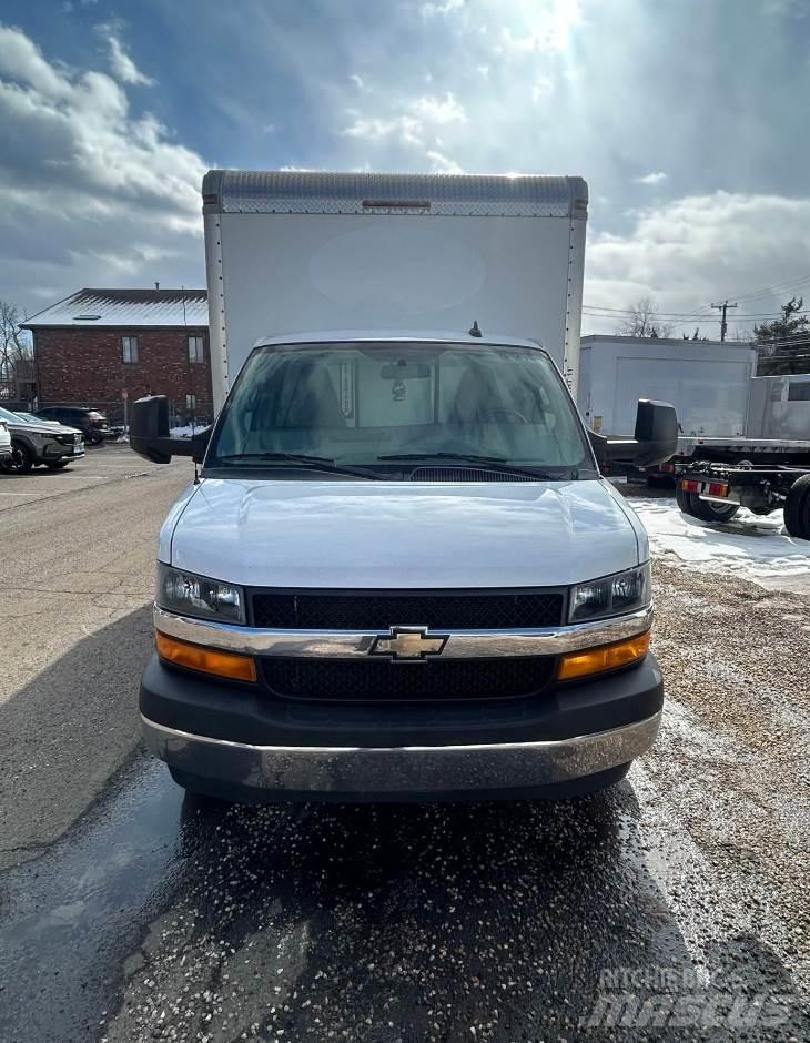 Chevrolet 3500 貨箱式卡車