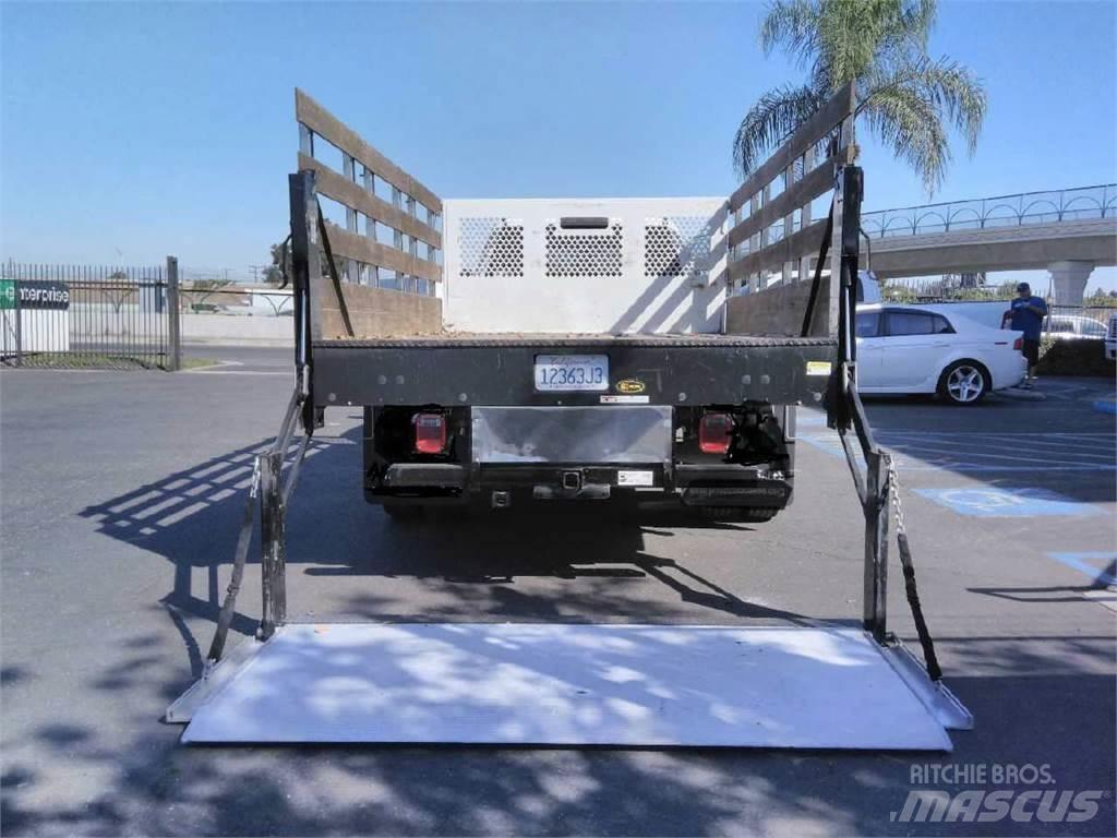 Ford F550 CREW CAB 4 貨箱式卡車