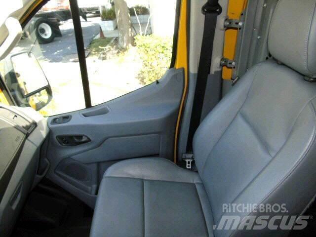 Ford TRANSIT 250 CAR 貨箱式卡車