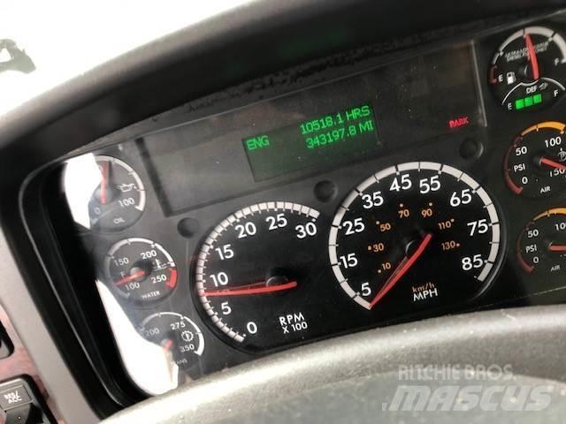 Freightliner 114SD 商用底盤車