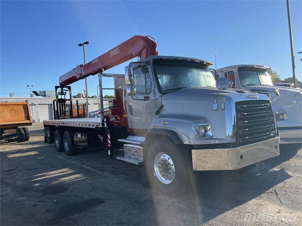 Freightliner 114SD 商用底盤車