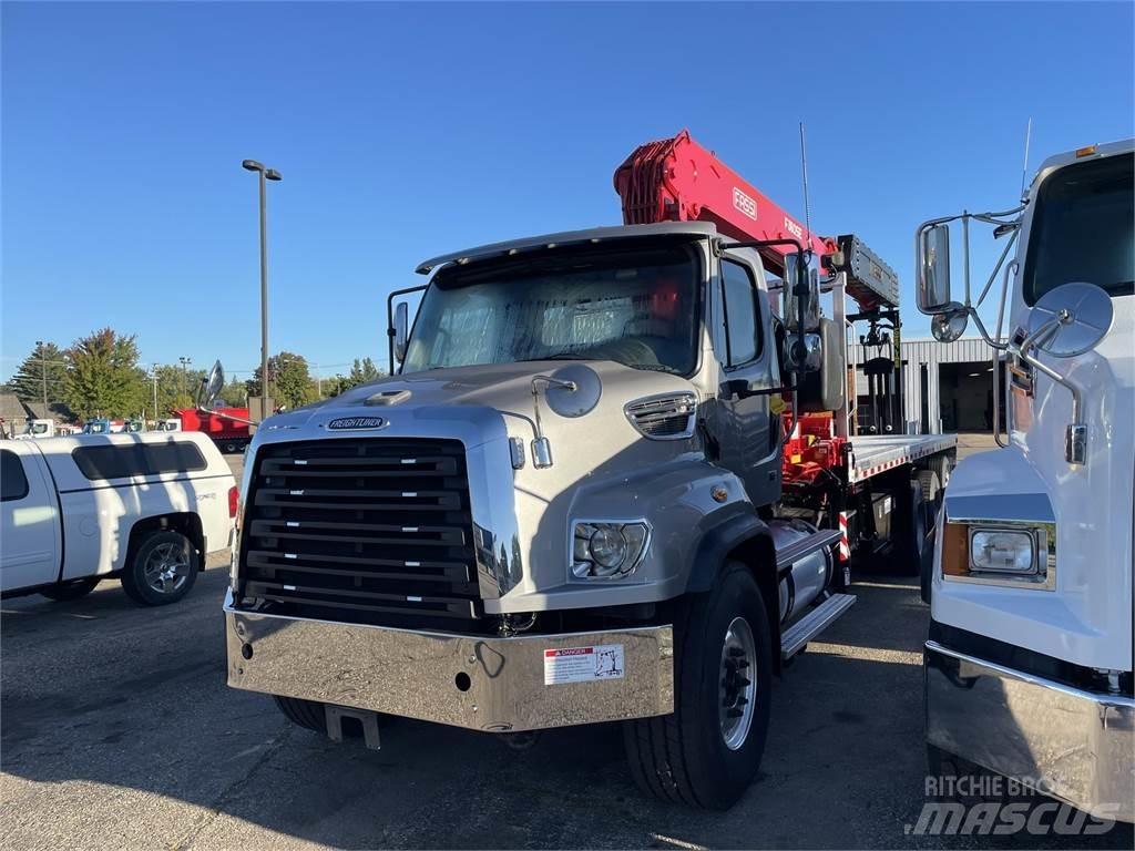 Freightliner 114SD 商用底盤車