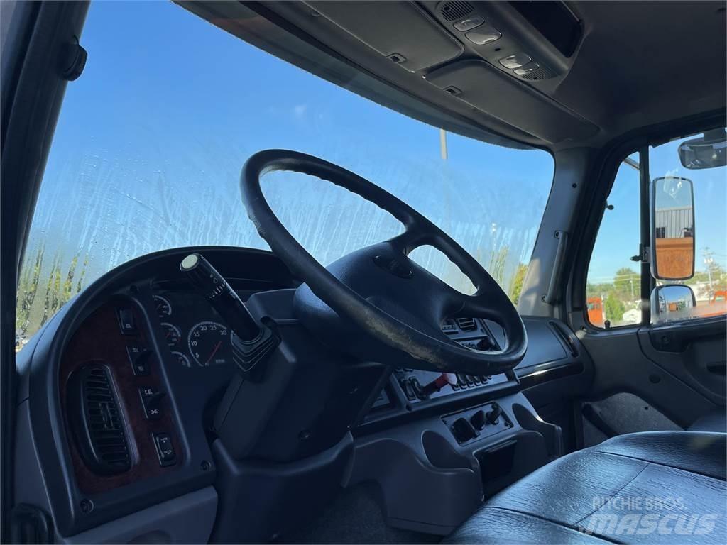 Freightliner 114SD 商用底盤車