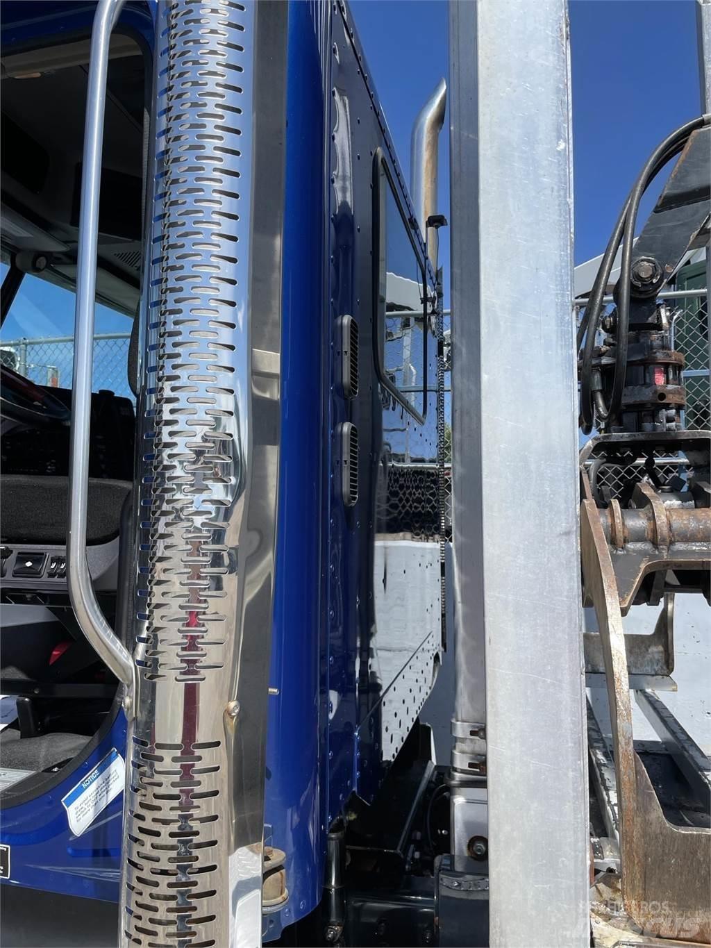 Freightliner 122SD 商用底盤車