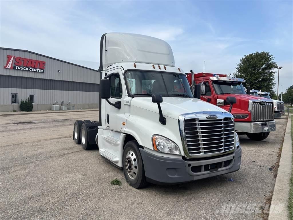 Freightliner Cascadia 曳引機組件