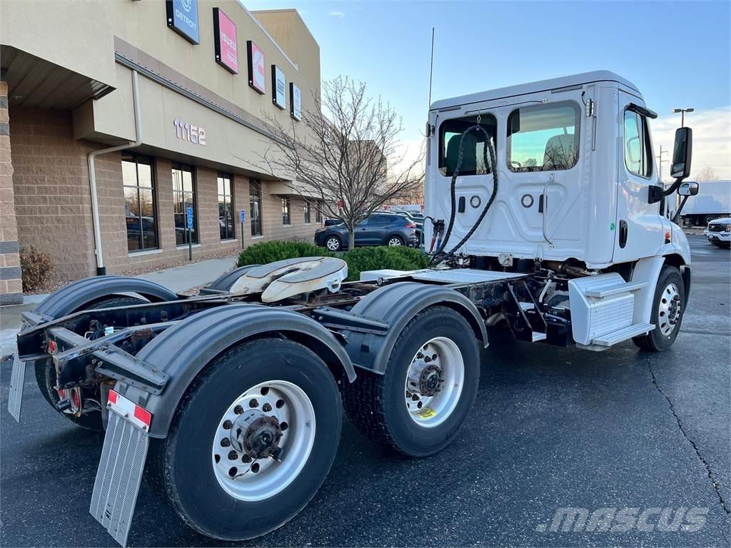 Freightliner Cascadia 曳引機組件