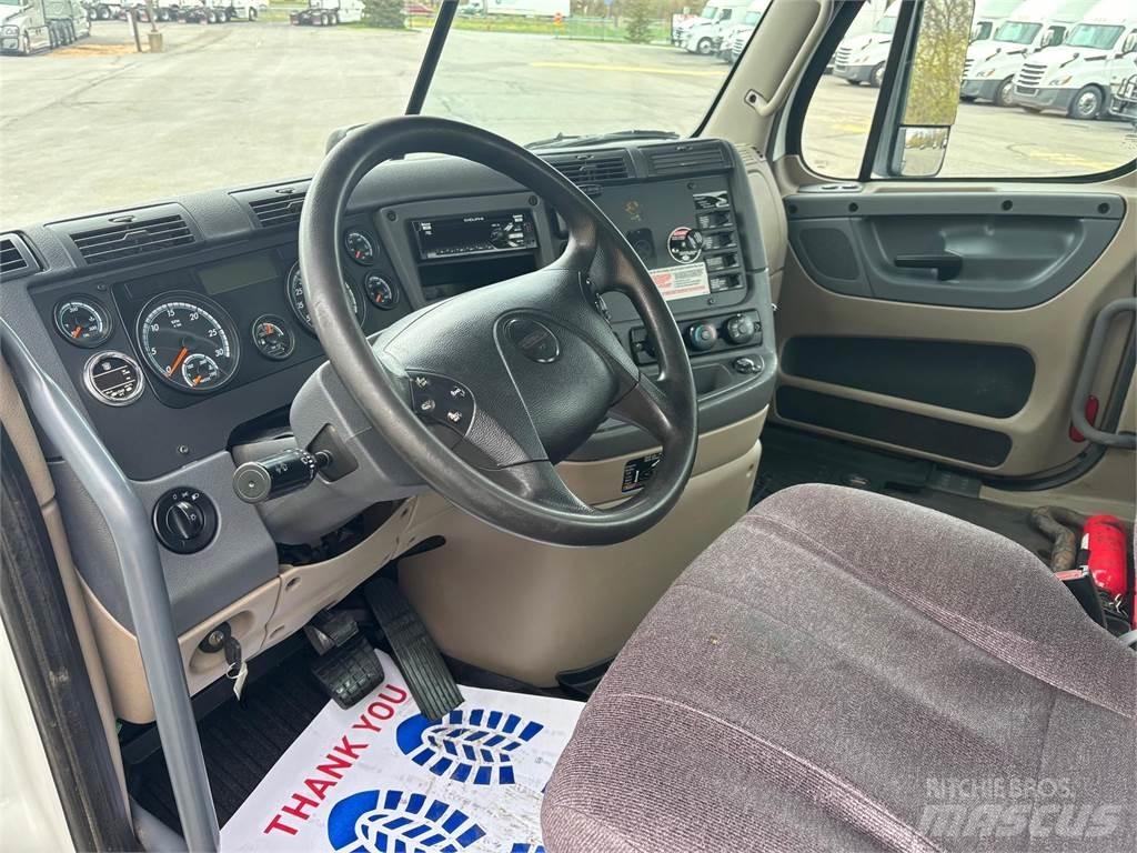 Freightliner Cascadia 曳引機組件