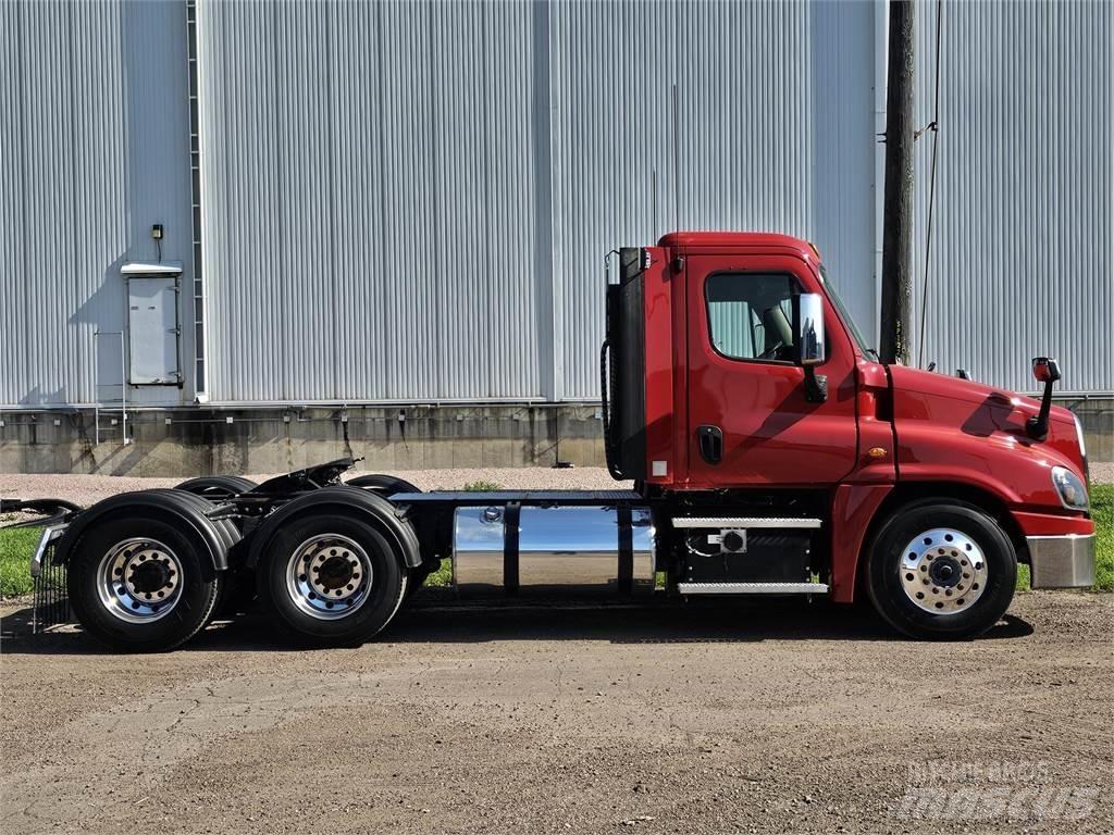 Freightliner Cascadia 曳引機組件