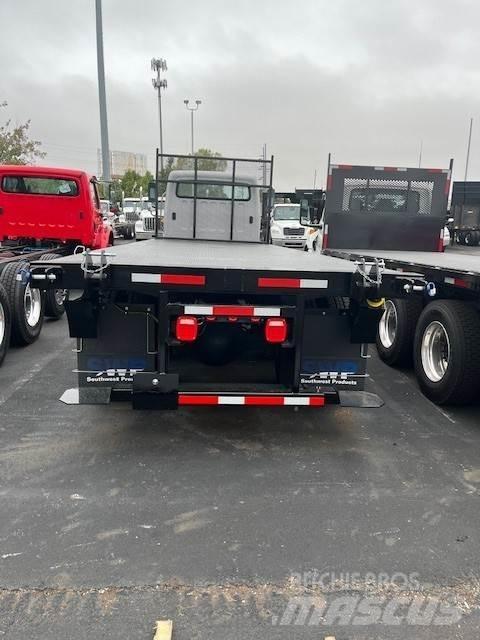 Freightliner M2 商用底盤車