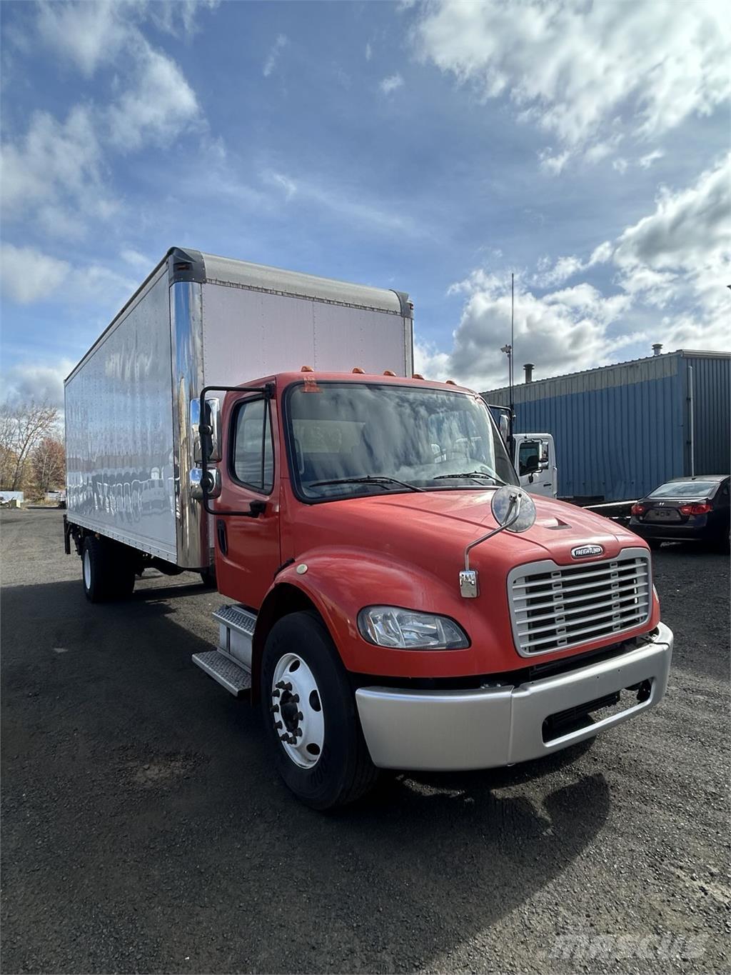 Freightliner M2 貨箱式卡車