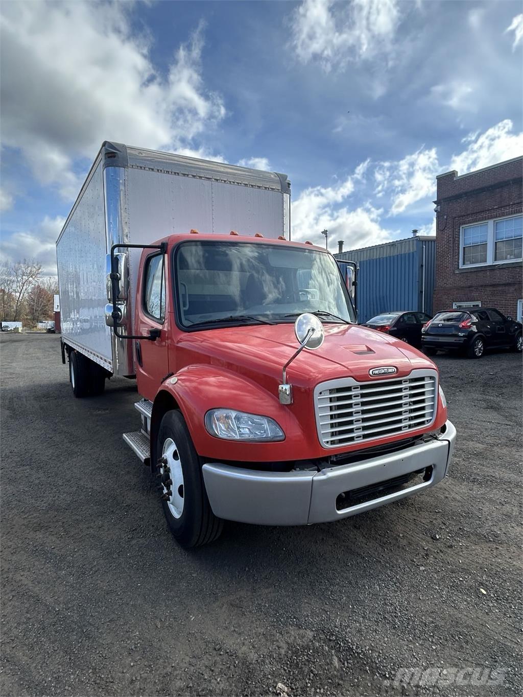 Freightliner M2 貨箱式卡車