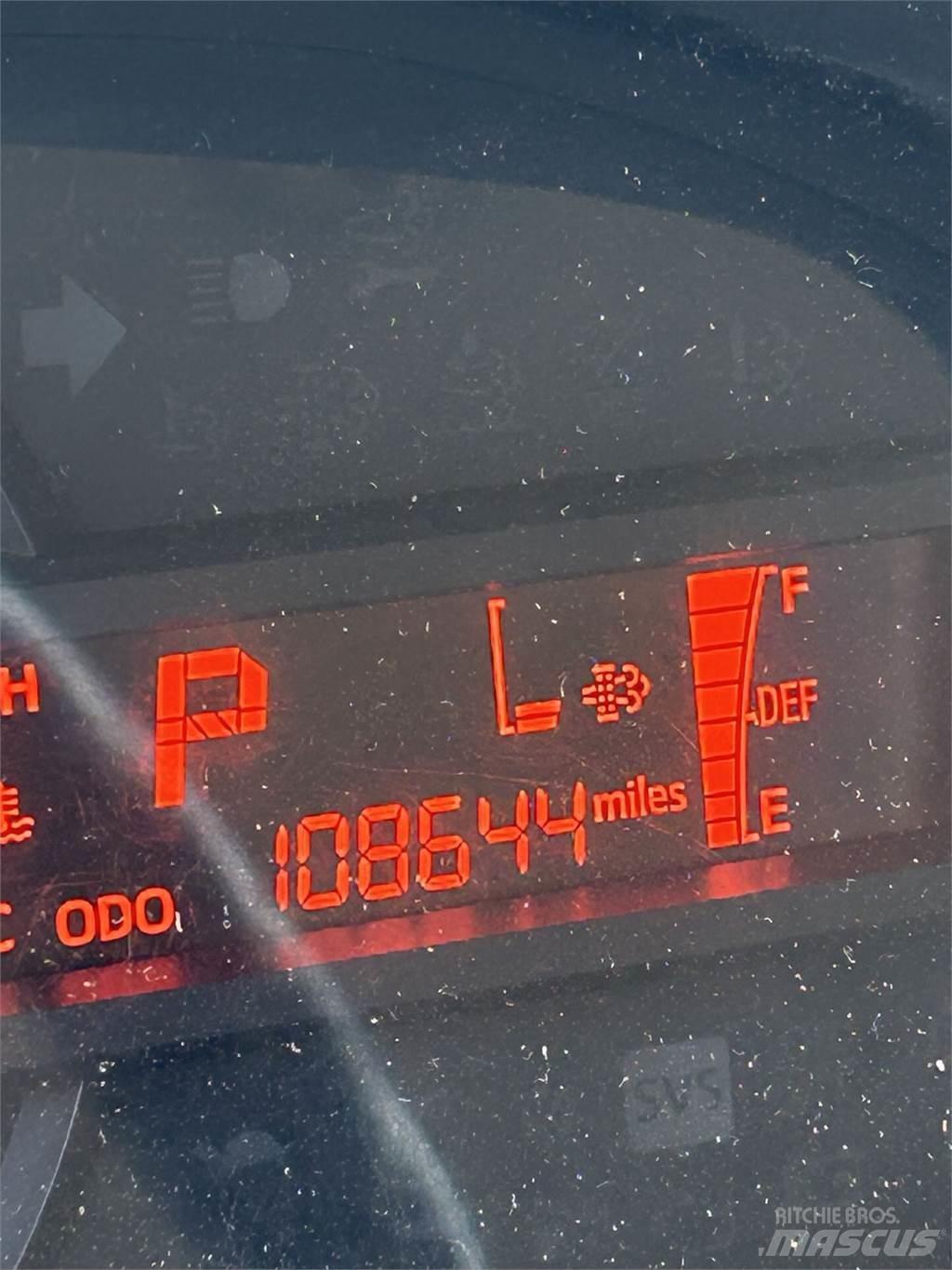 Hino 195 貨箱式卡車