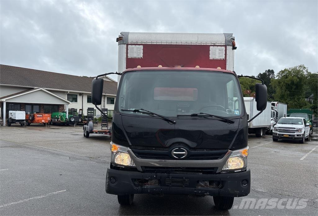 Hino 195 貨箱式卡車