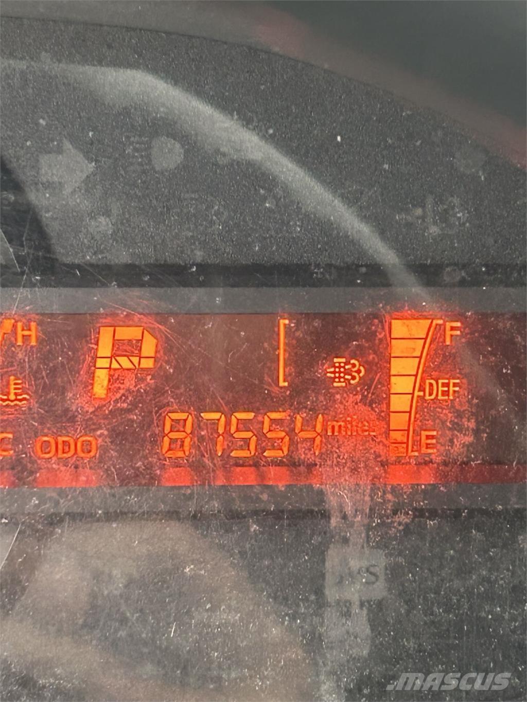 Hino 195 貨箱式卡車