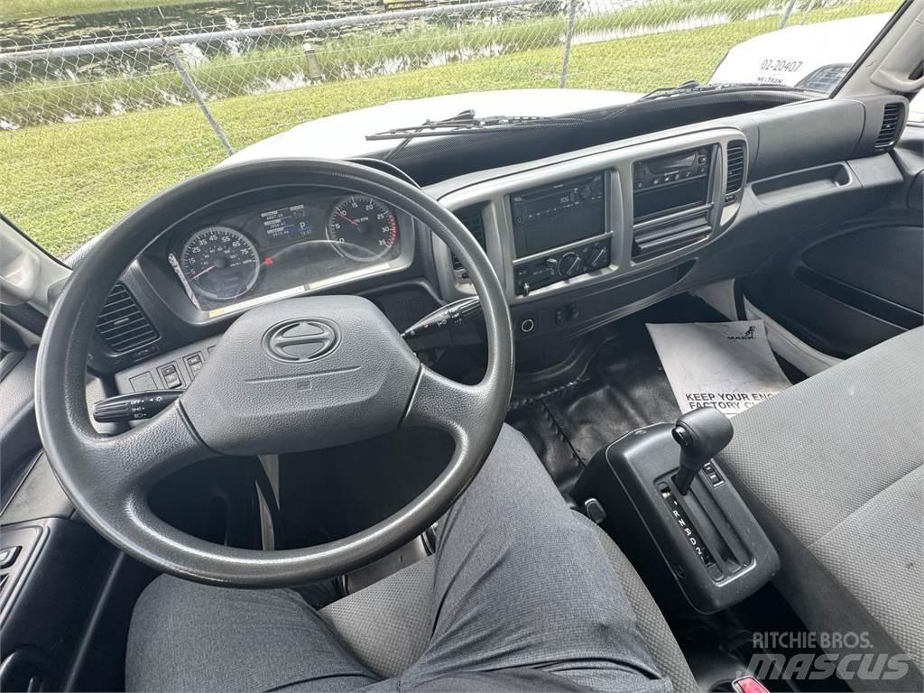 Hino 268 貨箱式卡車