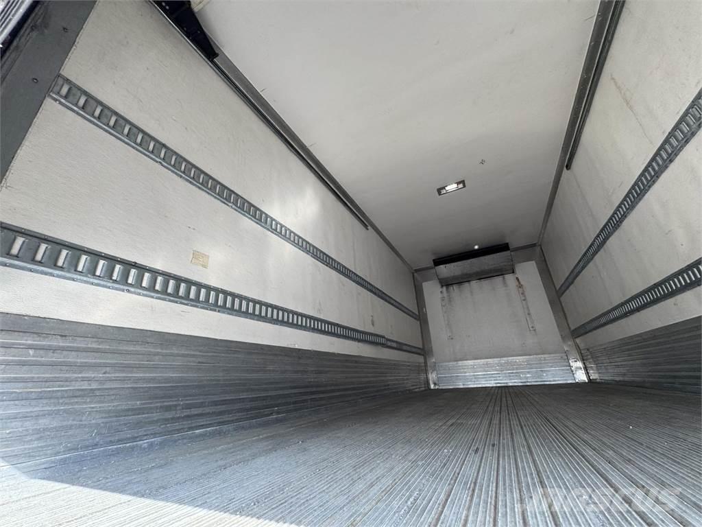 Hino 268 貨箱式卡車