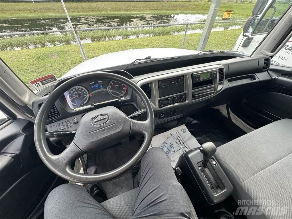 Hino 268 貨箱式卡車