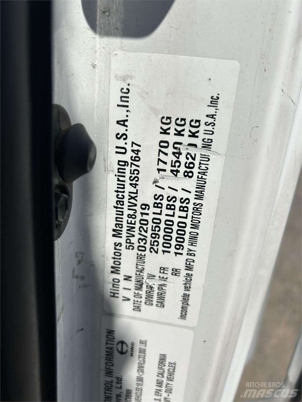 Hino 268 貨箱式卡車