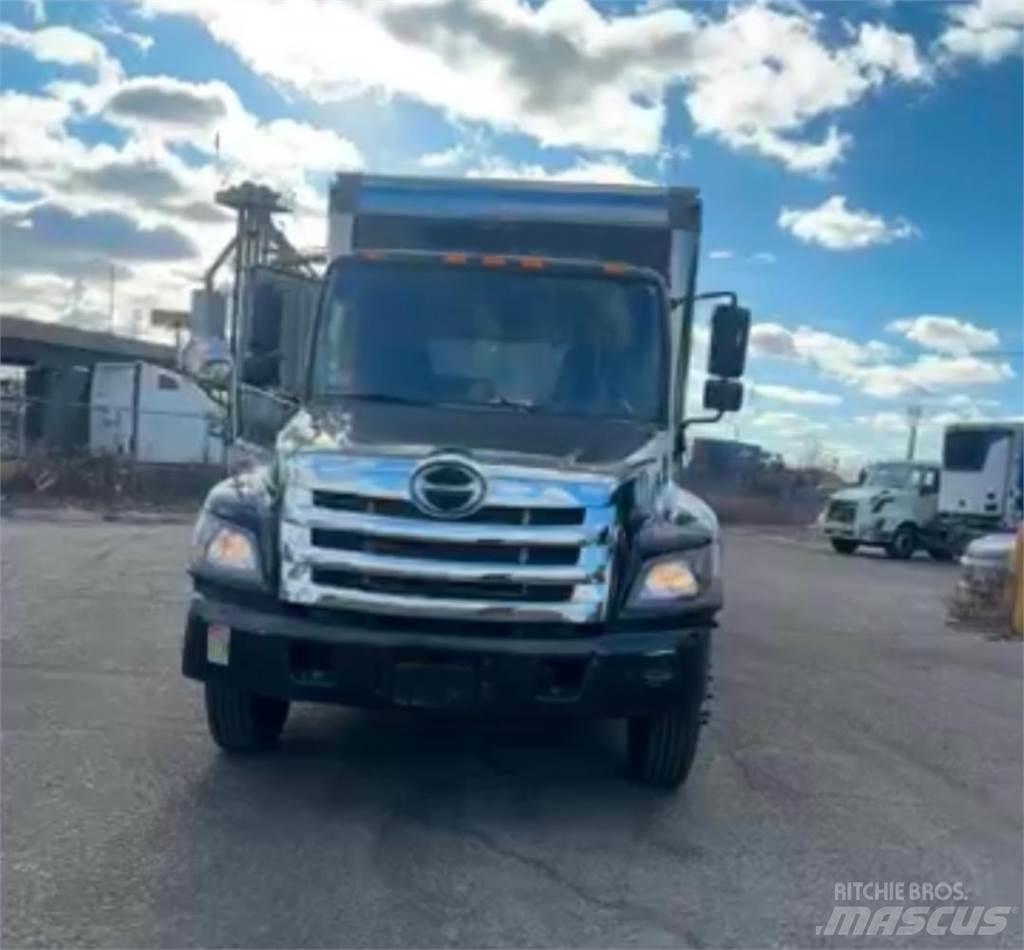 Hino 268A 貨箱式卡車
