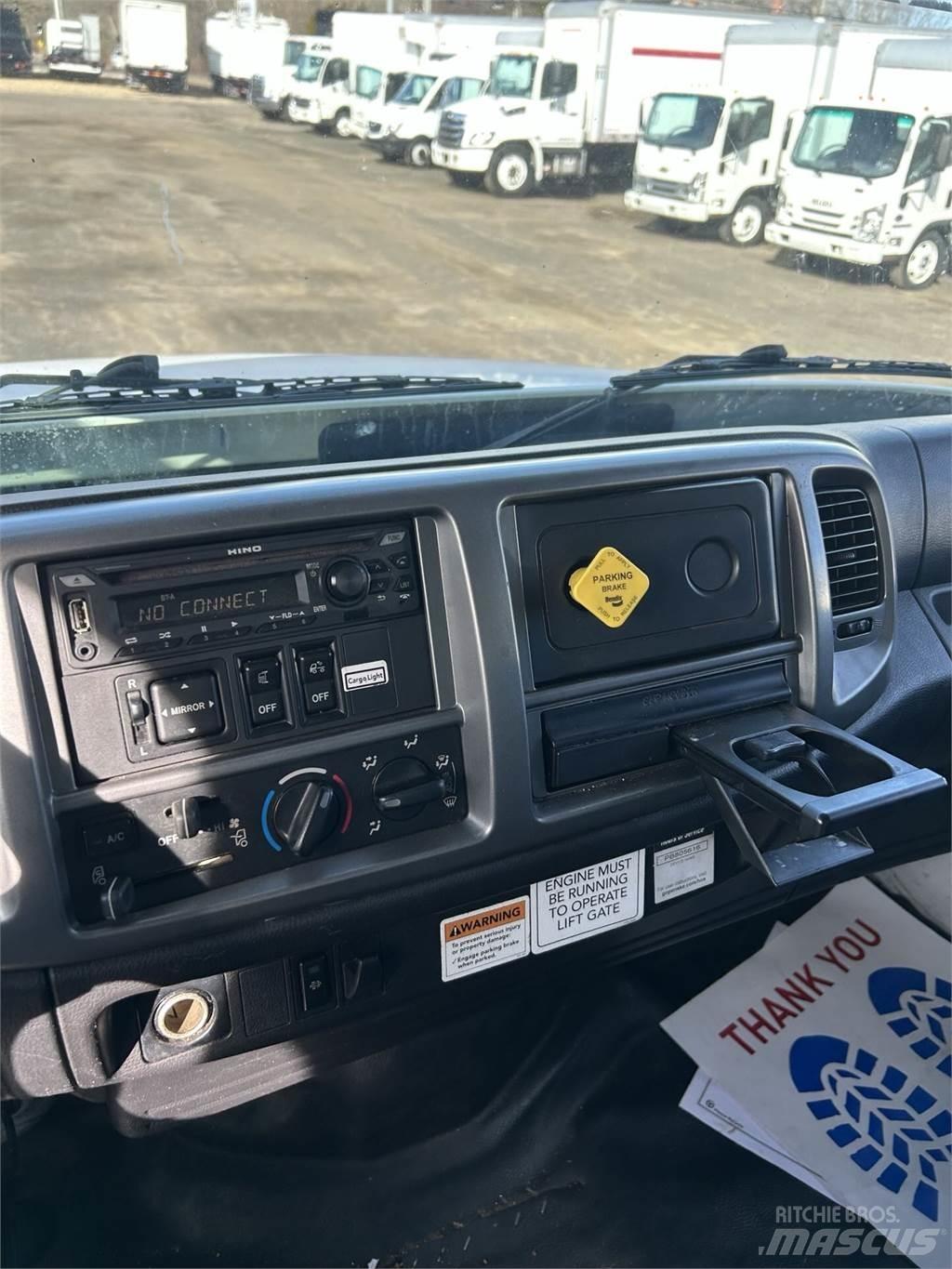 Hino 268A 貨箱式卡車