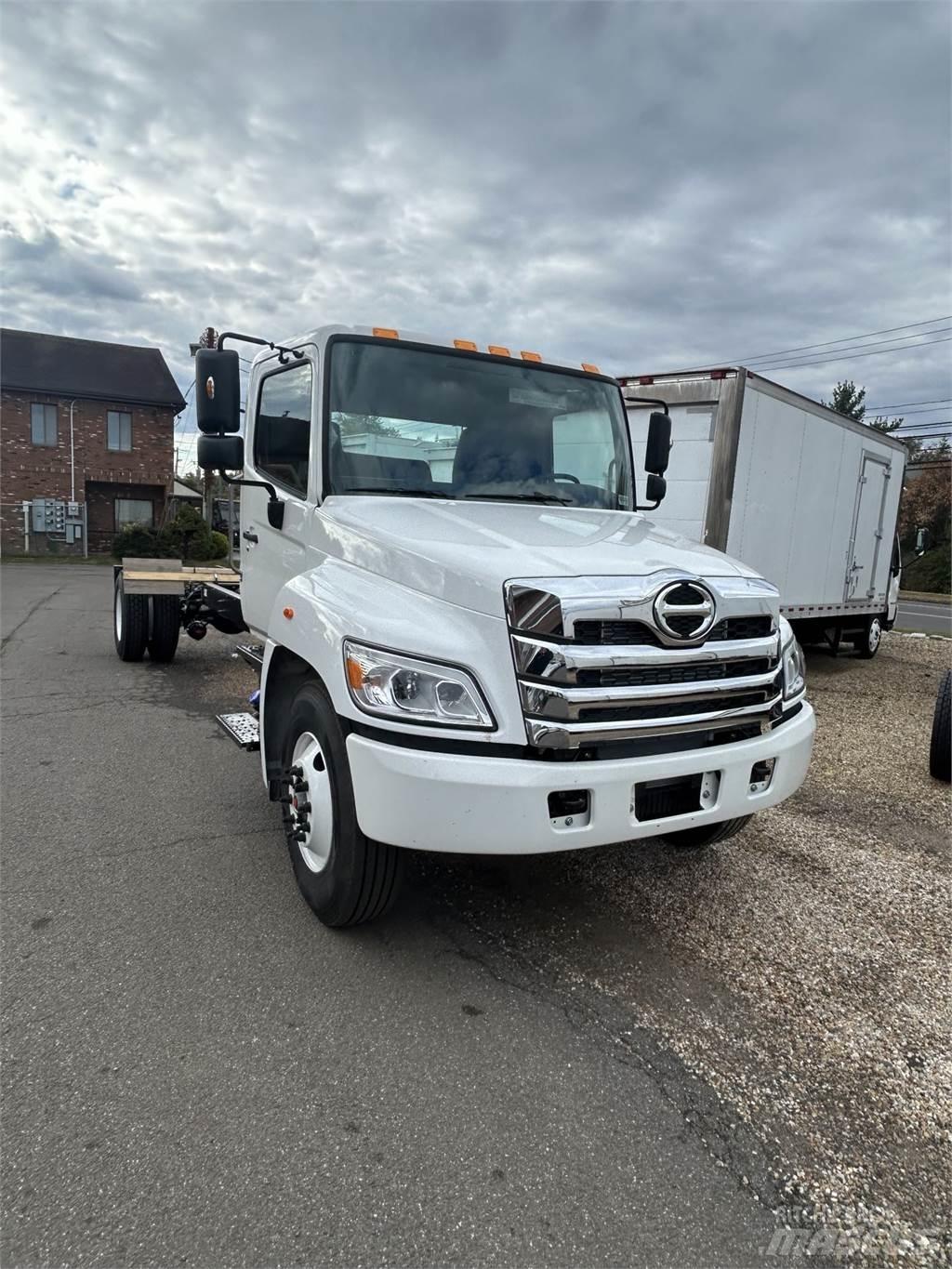 Hino L6 貨箱式卡車