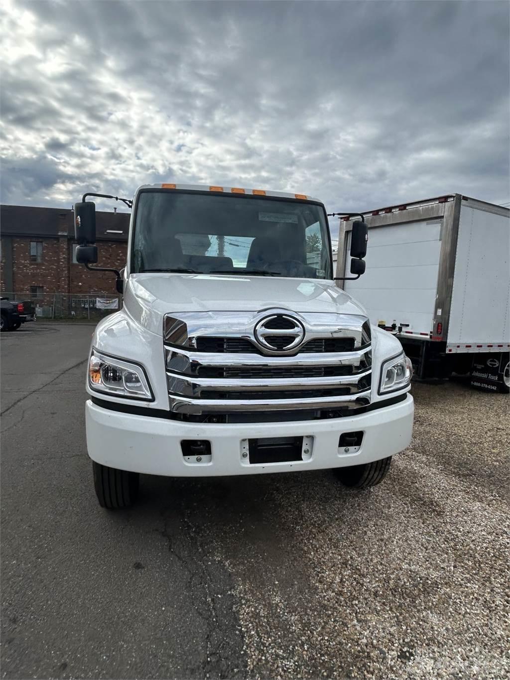 Hino L6 貨箱式卡車