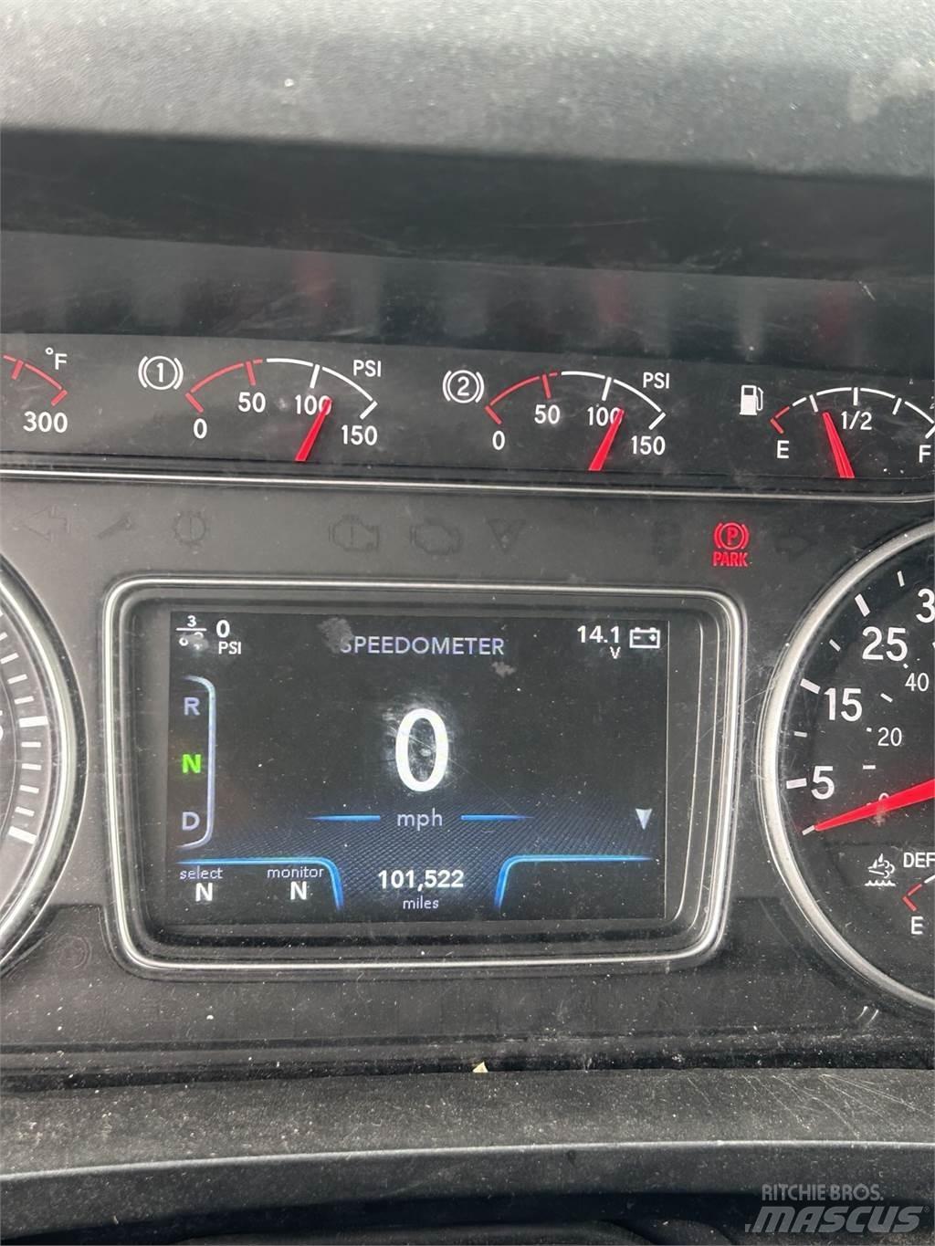 International 4300 貨箱式卡車