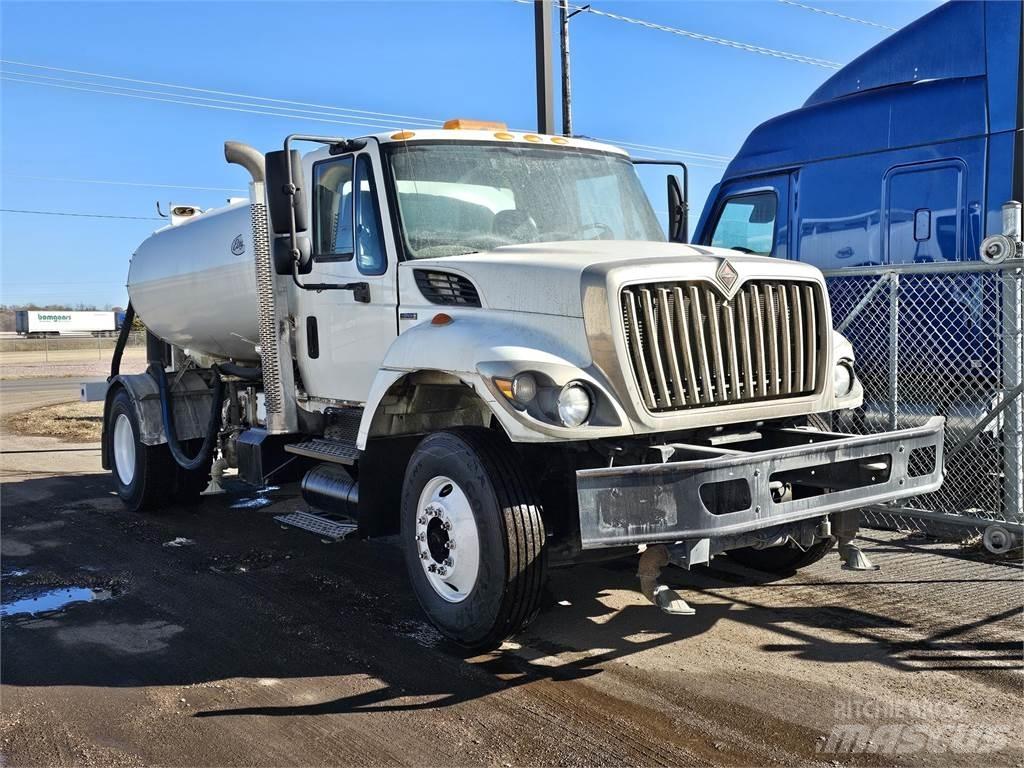 International 7300 商用底盤車
