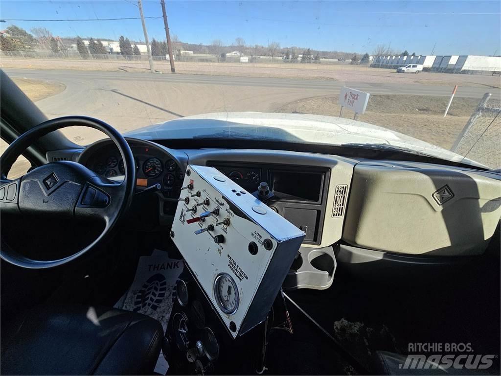 International 7300 商用底盤車