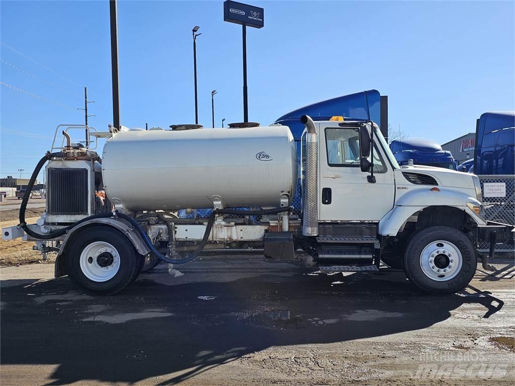 International 7300 商用底盤車