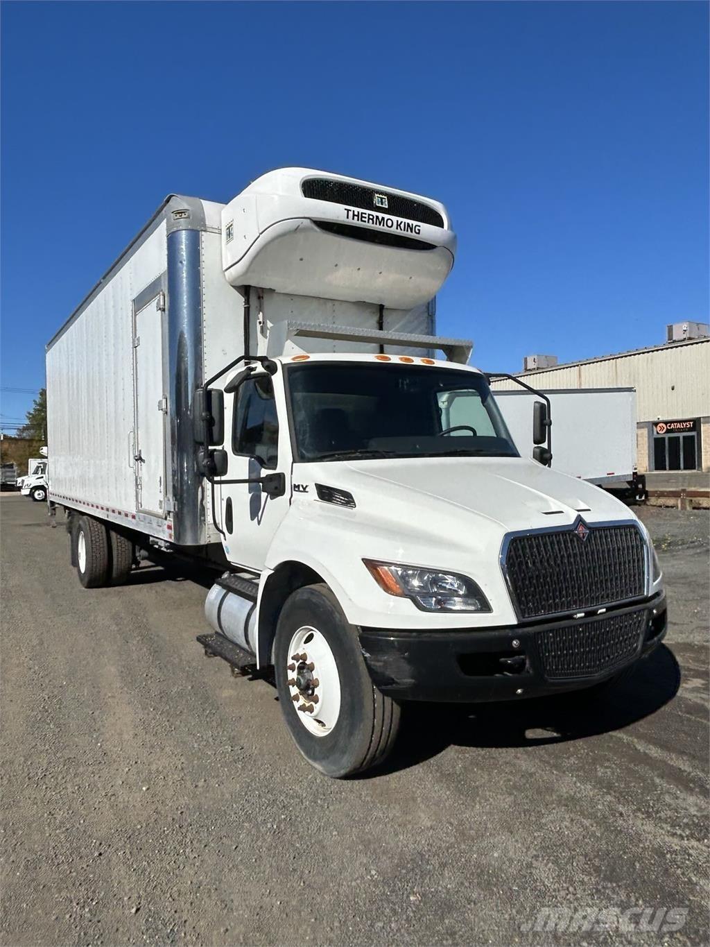 International MV607 貨箱式卡車