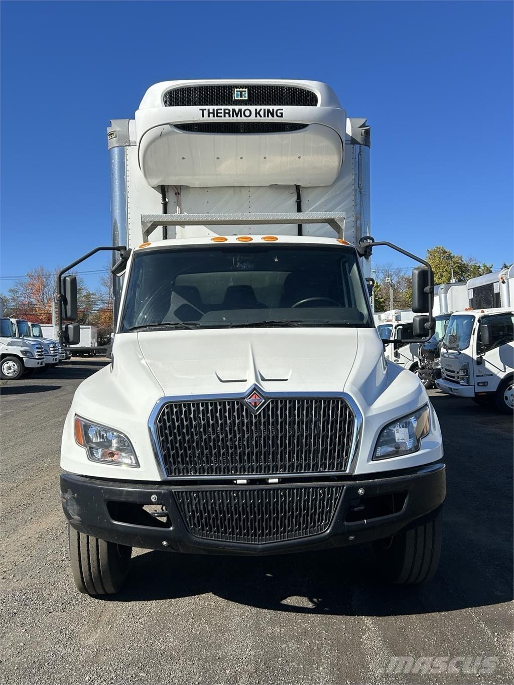 International MV607 貨箱式卡車