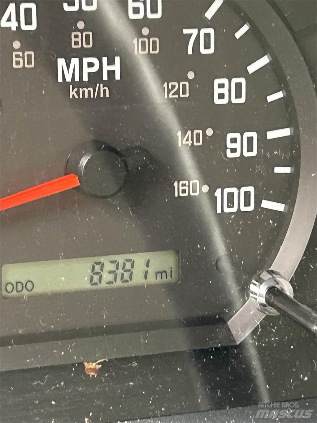 Isuzu NPR HD DC 傾卸式卡車