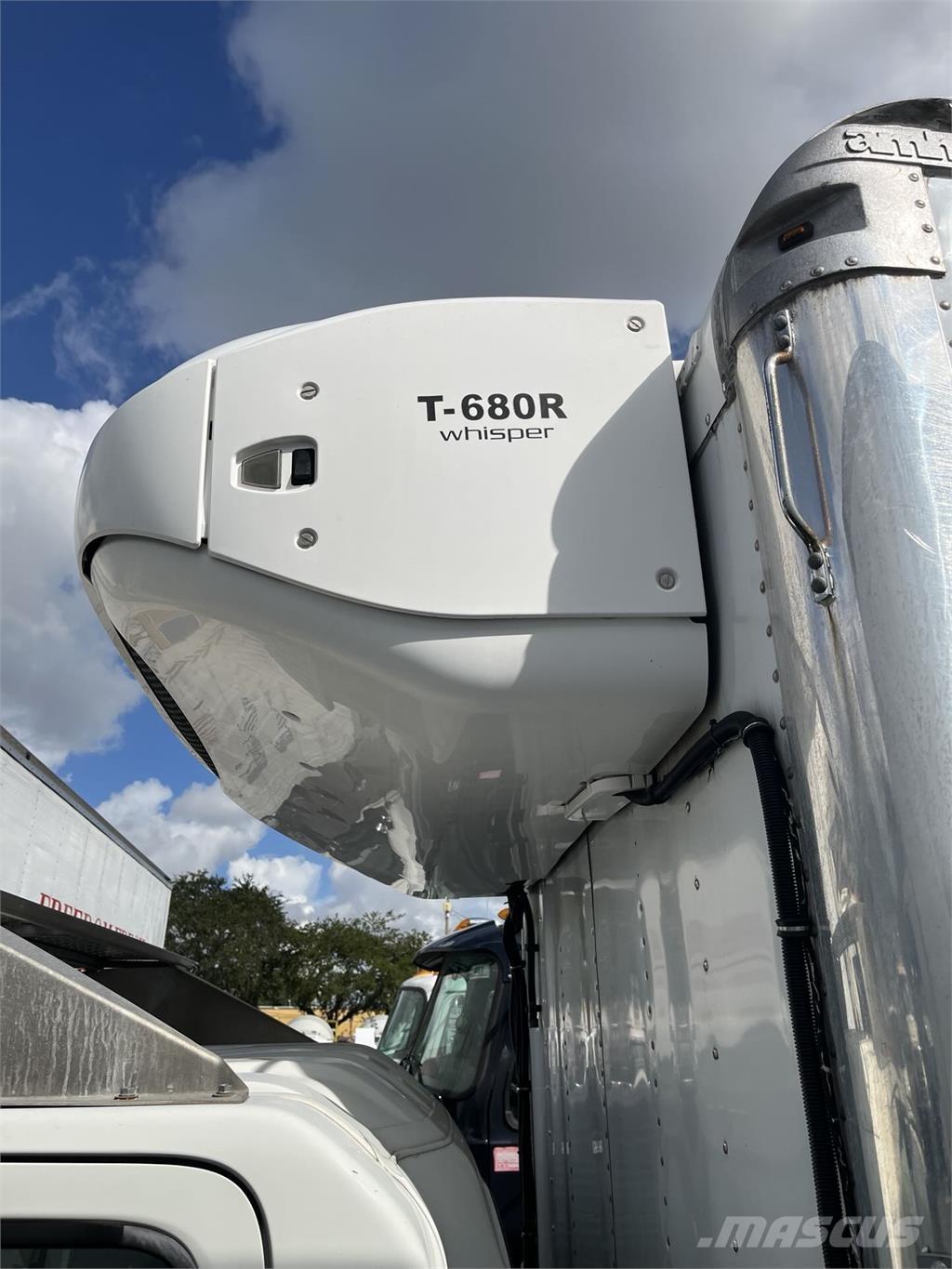 Isuzu NPR XD 貨箱式卡車