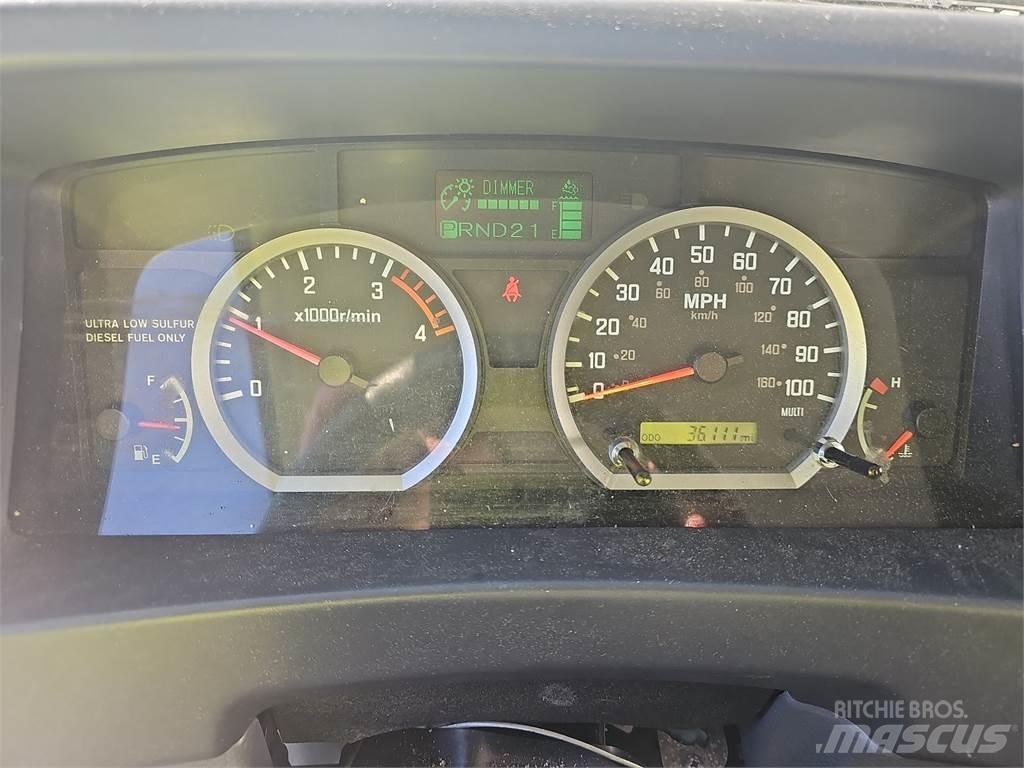 Isuzu NRR 貨箱式卡車