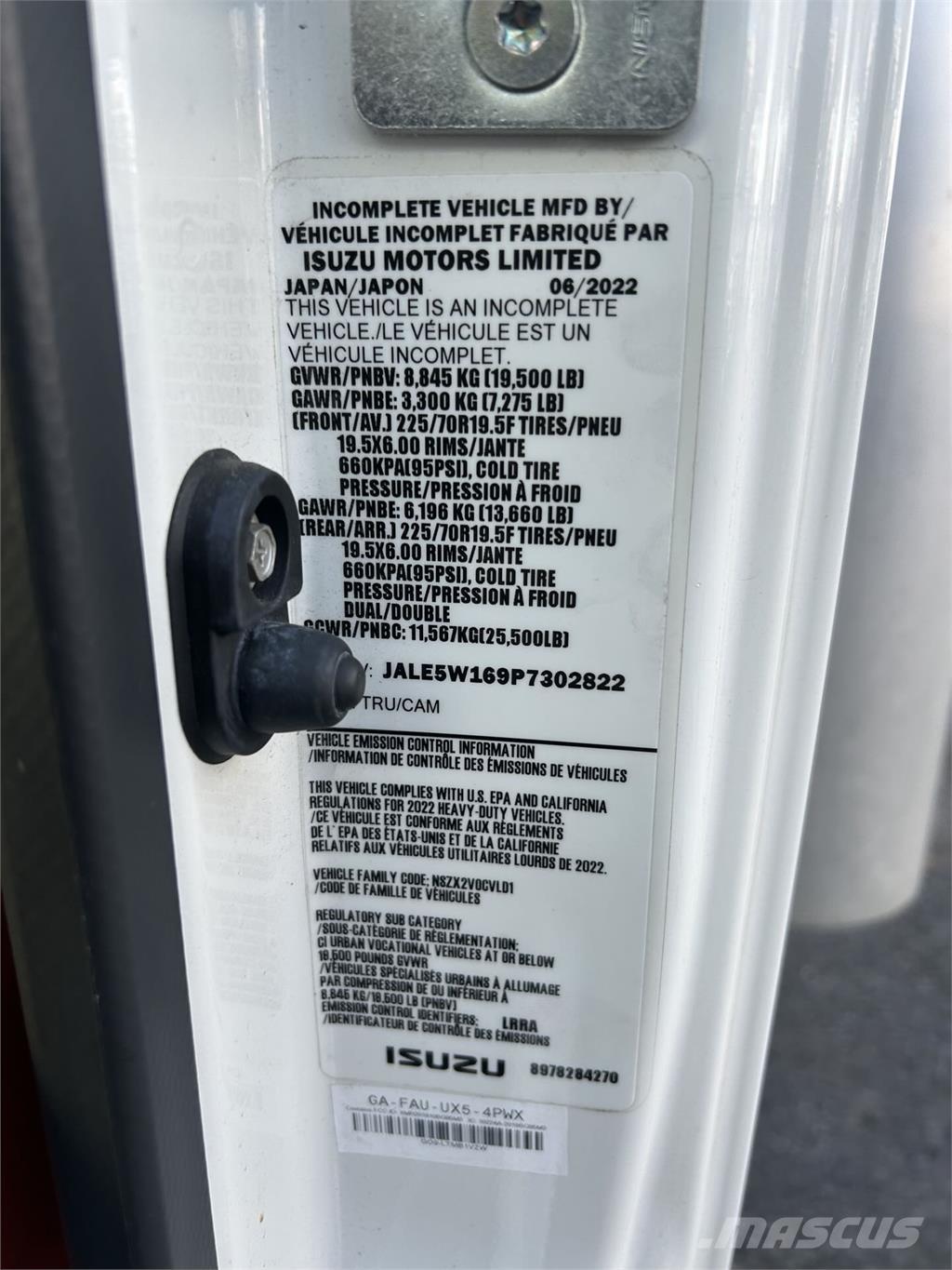 Isuzu NRR 貨箱式卡車