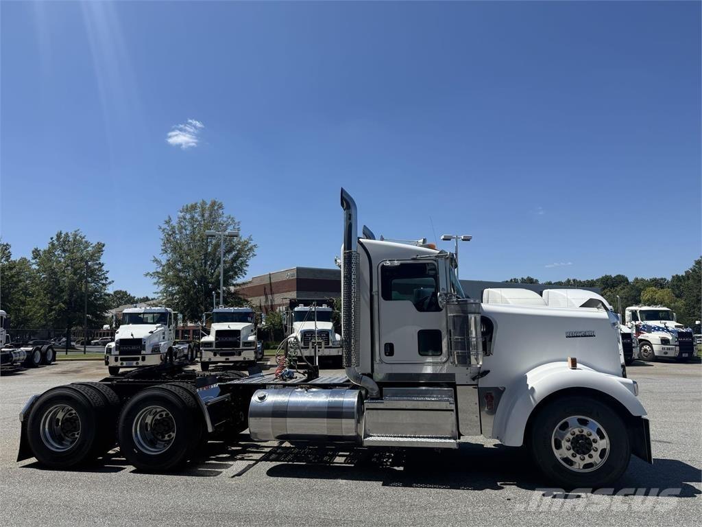 Kenworth W900 曳引機組件