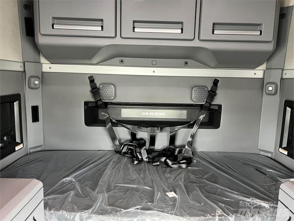 Mack AN64T 曳引機組件
