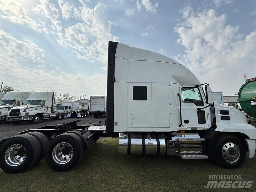 Mack AN64T 曳引機組件