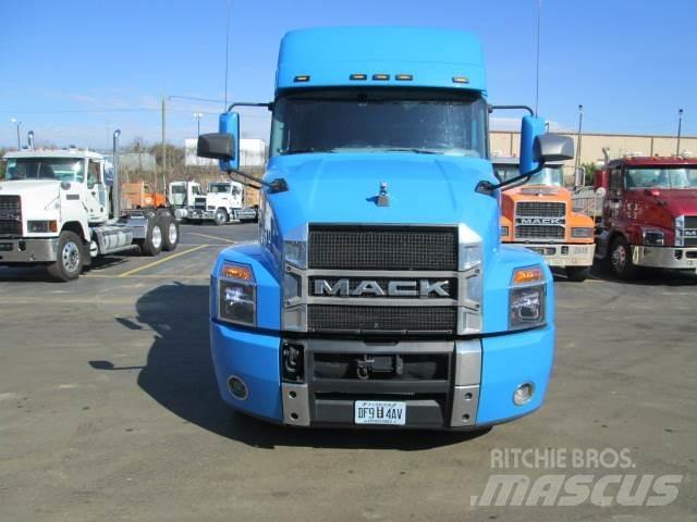 Mack AN64T 曳引機組件