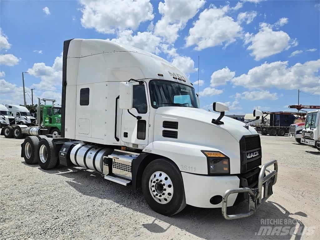 Mack AN64T 曳引機組件