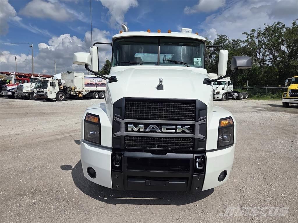 Mack AN64T 曳引機組件