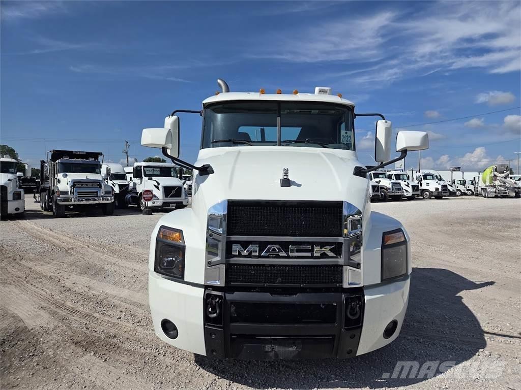 Mack AN64T 曳引機組件